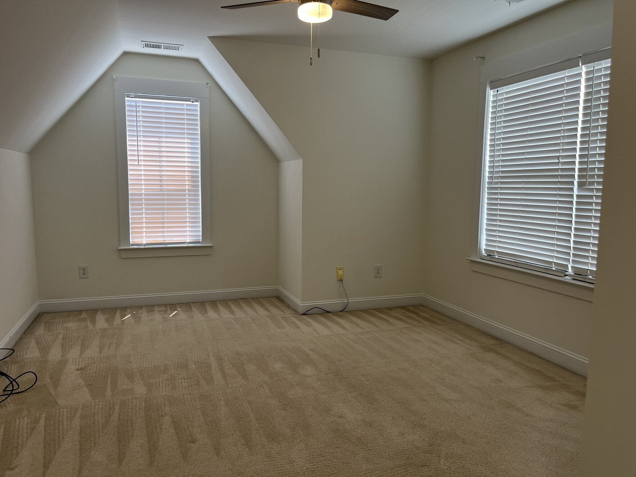 Building Photo - 527 Dubois Court
