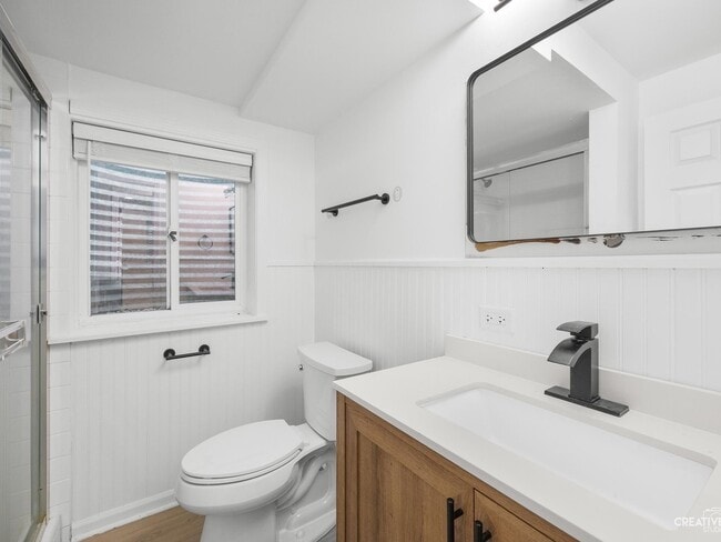 Building Photo - 327 Loomis St