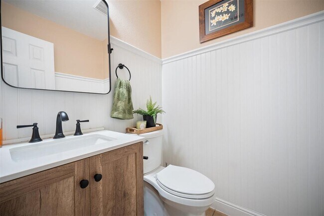 Building Photo - 1215 Boerne Dr