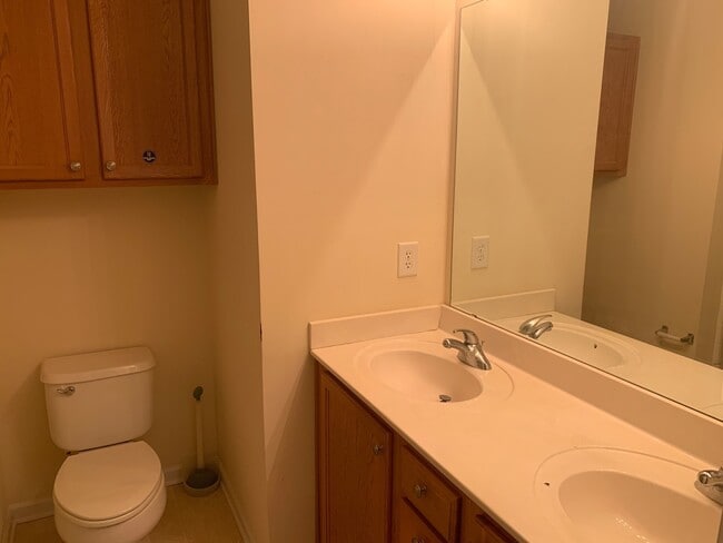 Building Photo - End Unit Townhome located in the Covington...