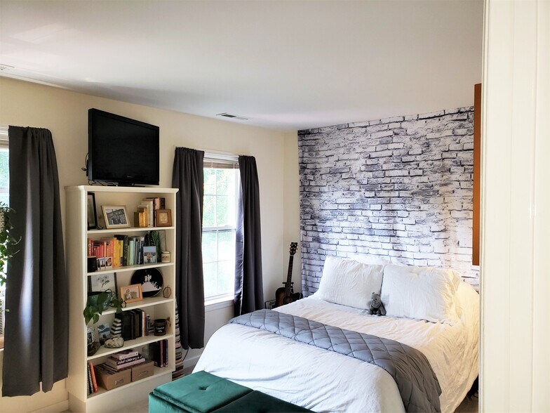 Second Bedroom - 377 Hope St