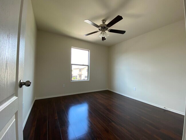 Building Photo - 139 Niagara Dr.