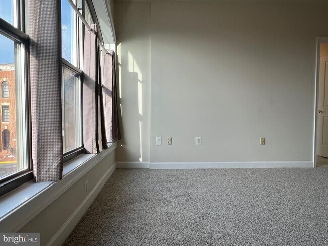 Building Photo - 485 Harbor Side St