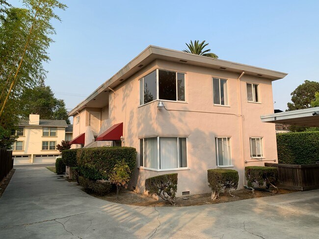 Building Photo - 2044 Yale St