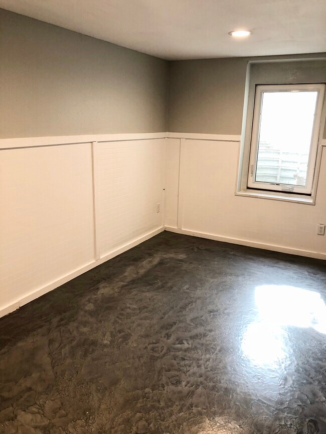 Building Photo - 2540 Cedarwood Ave