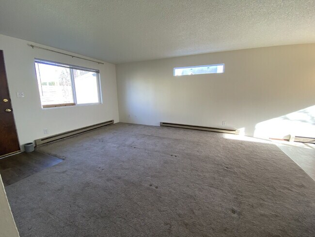 Building Photo - Quiet, Cozy 2-Bedroom Located in Columbia Neighborhood