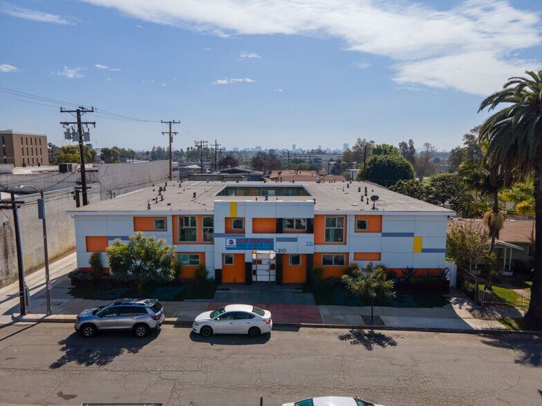 Building Photo - 210 E 29th St