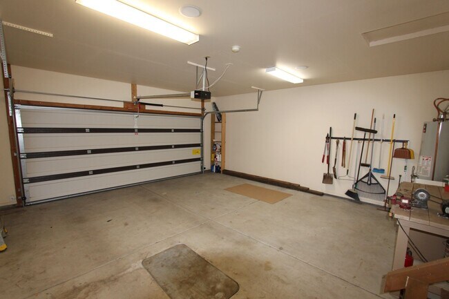 Building Photo - Peaceful Kachina Village Home | Backs National Forest + A/C