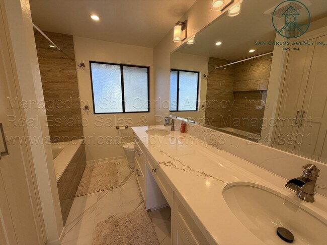 Building Photo - Impeccable Laureles Grade Estate Property with Valley Views