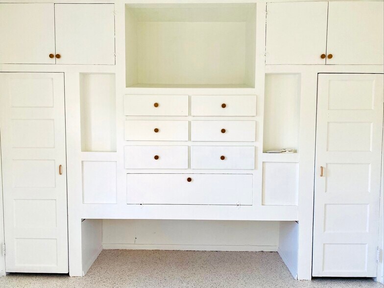 Building Photo - 1716 E Earll Dr