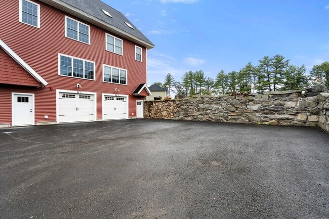 Building Photo - 67 Groton Rd