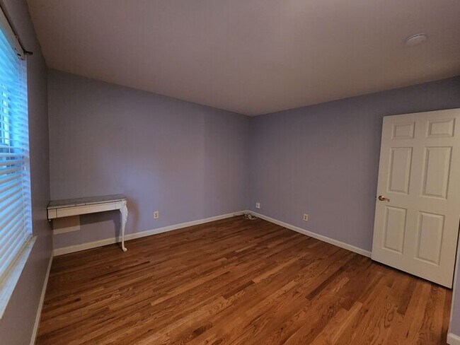 Building Photo - Two Bedroom Two Bath Condo with Pool Access