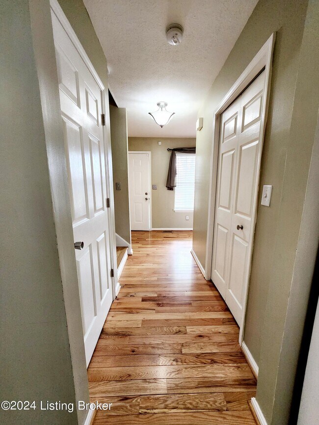 Building Photo - 10903 Aspenview Ct