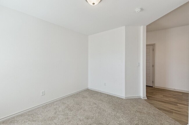 Building Photo - Stunning 4-Bed Home in Deer Creek Schools with Open Floorplan & Community Amenities