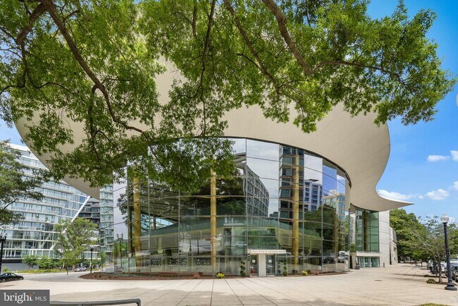 Building Photo - 1101 3rd St SW