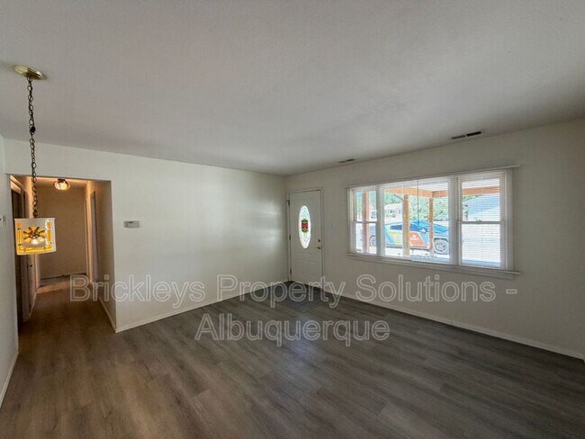 Building Photo - 337 Glorieta St NE