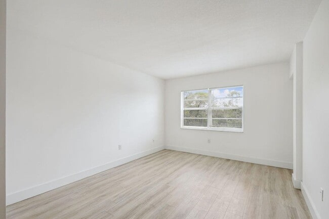 Building Photo - 4354 NW 9th Ave