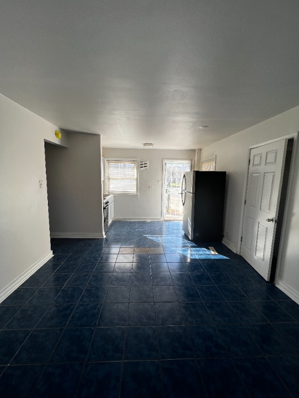 Building Photo - 9136 S Anthony Ave