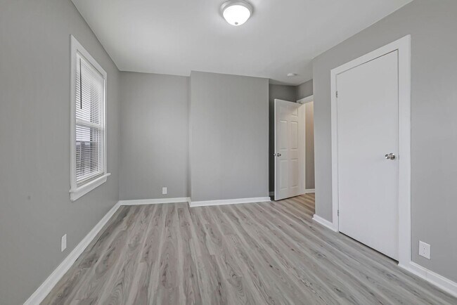 Building Photo - 1997-1999 W Broad St