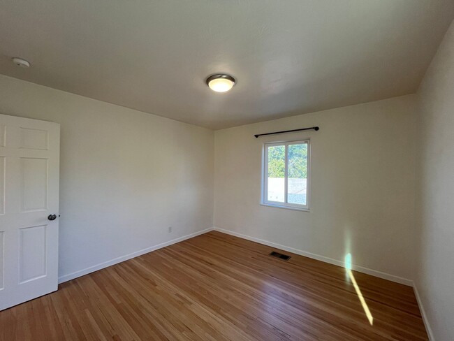 Building Photo - Spacious 2 Bedroom 3 Bathroom Home In ABQ!