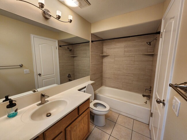 Building Photo - This one made the nice list! 2 bd. STUNNER! Hot Tub! Pet ok!