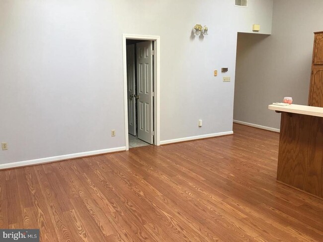 Building Photo - 17 Cambridge Ln