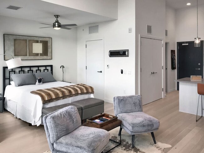 Building Photo - $0 DEPOSIT OPTION. GORGEOUS STUDIO IN 1616 SOUTH AT PLATT PARK