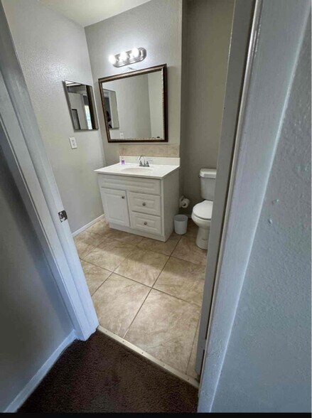 Building Photo - 7023 Oakwood Dr