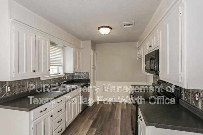 Building Photo - 7705 Red Oak St