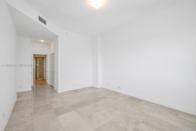 Building Photo - 888 Brickell Key Dr