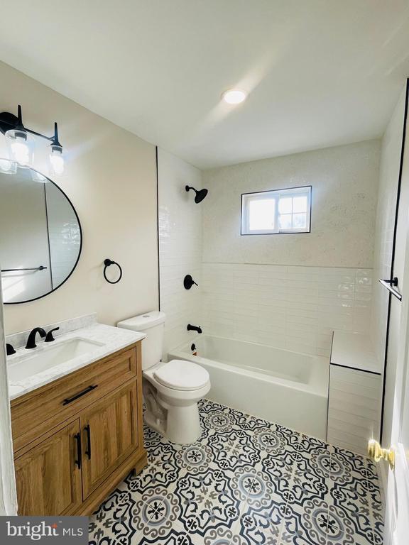 Building Photo - 3600 Malden Ave