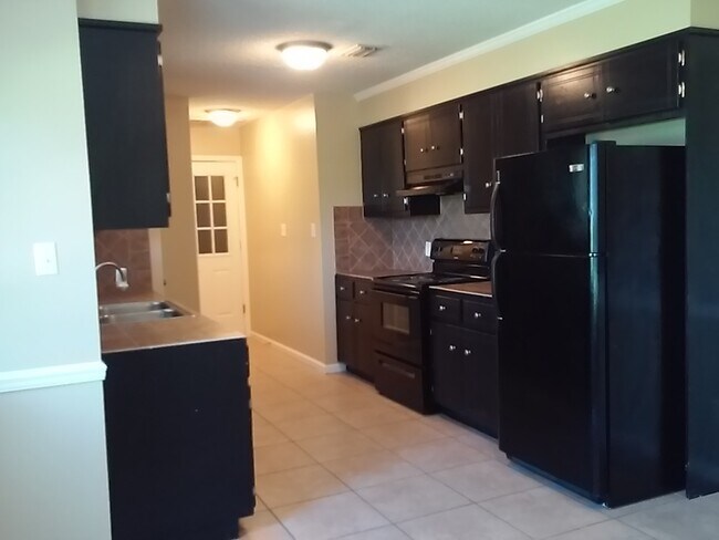 Building Photo - Spacious 3BD/2BA Home on Half-Acre Lot wit...