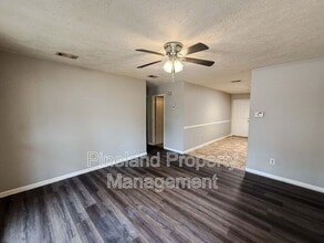 Building Photo - 6453 Rockford Dr