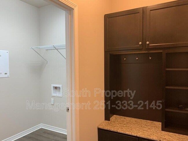 Building Photo - 8591 Prince Ct