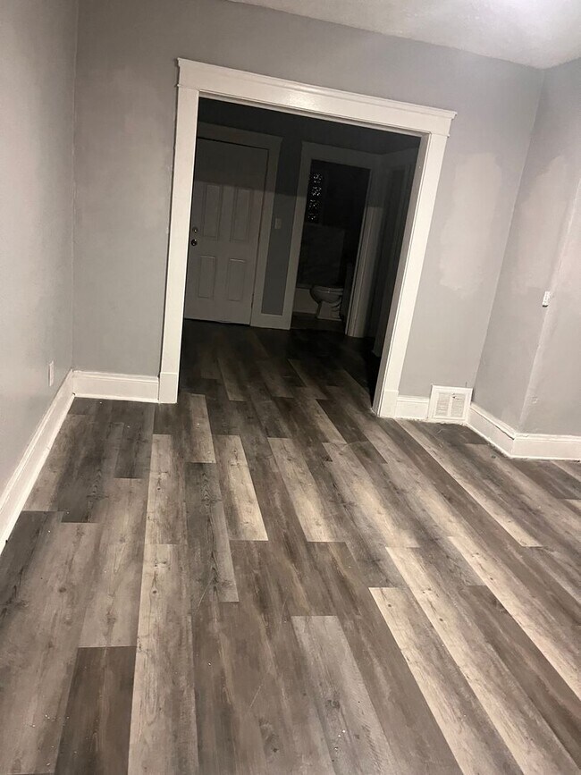 Building Photo - 955 Royal Rd