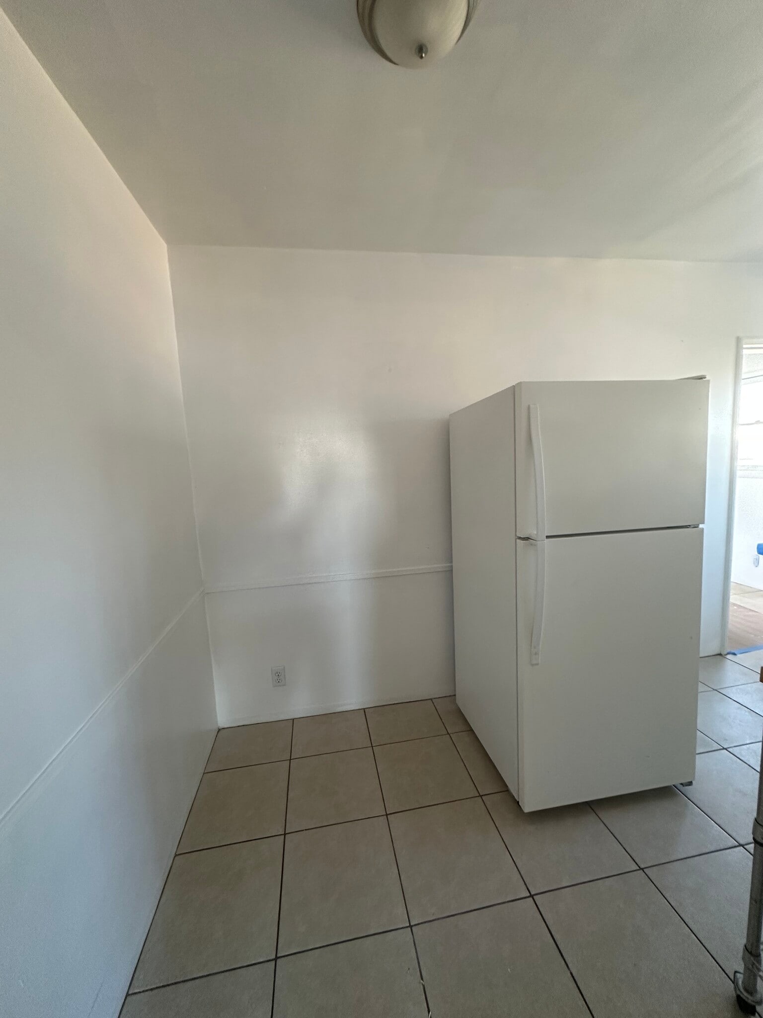 Table and chair eat in kitchen area - 1444 S Ogden Dr