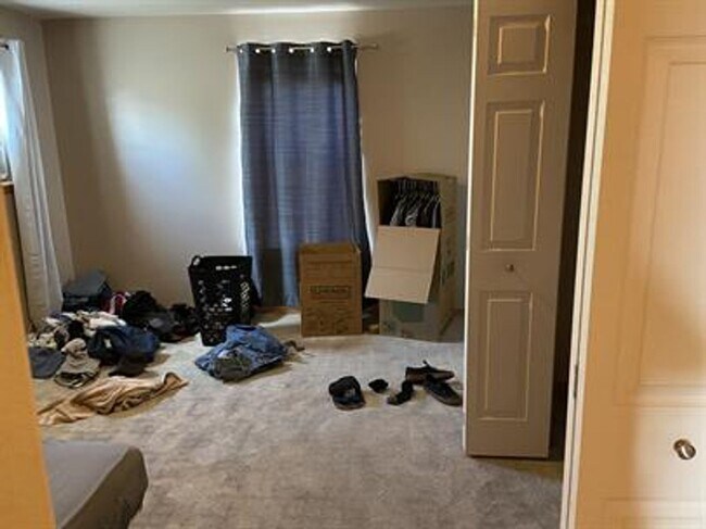 Building Photo - 3 bedroom 2 1/2 bath home in River Rock