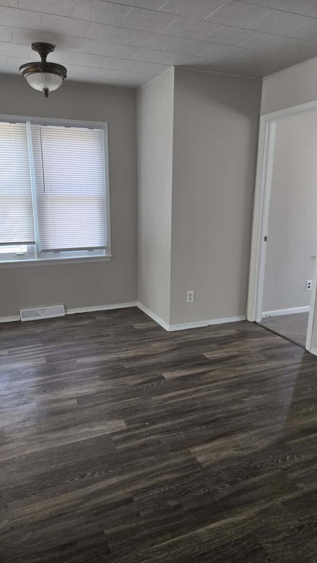 Building Photo - 50% discount on first month's rent with ap...