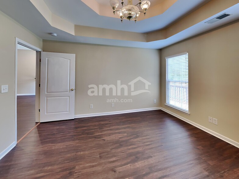 Building Photo - 1442 Saddle Brk