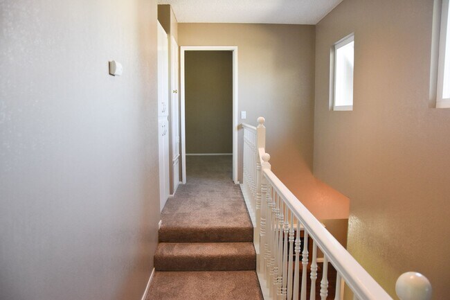 Building Photo - Beautiful 2 Story Home For Rent