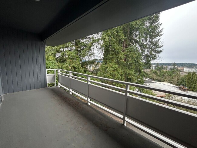 Building Photo - Updated 2bed/1bath Apartment in Prime Redmond Location!