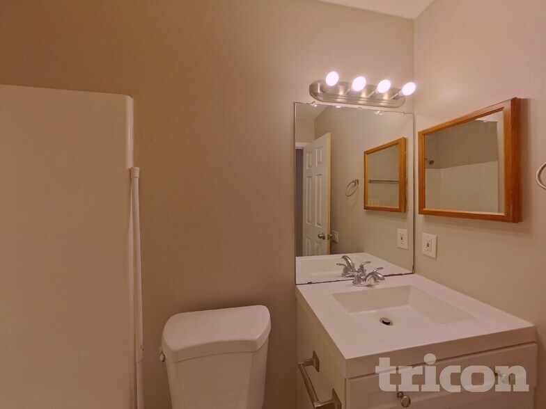 Building Photo - 7828 Texridge Dr