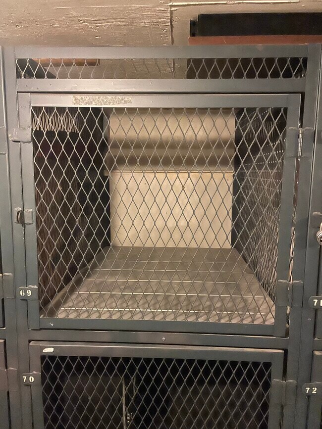 Storage Cage - 345 N Canal St
