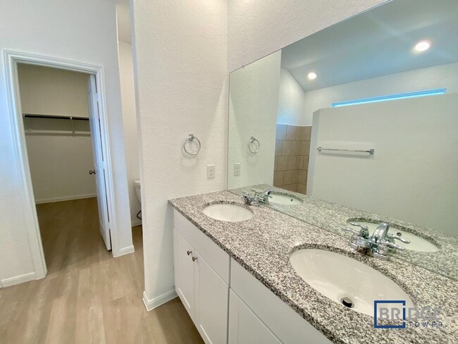 Building Photo - 2720 Coral Vly