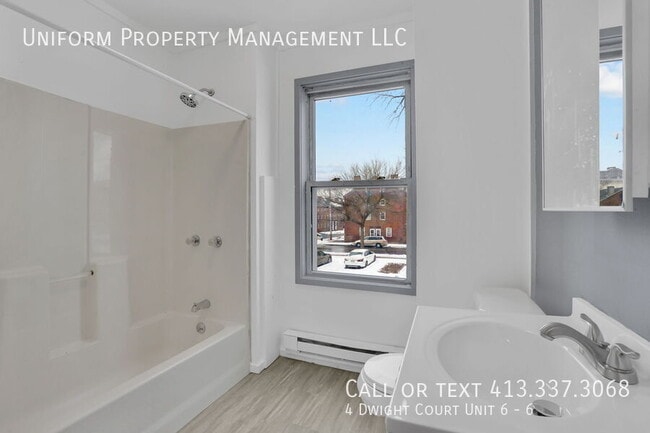 Building Photo - 4 Dwight Ct