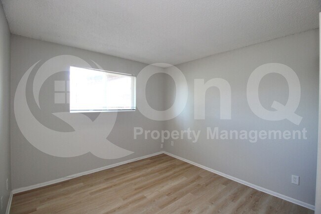 Building Photo - 537 E Laguna Dr