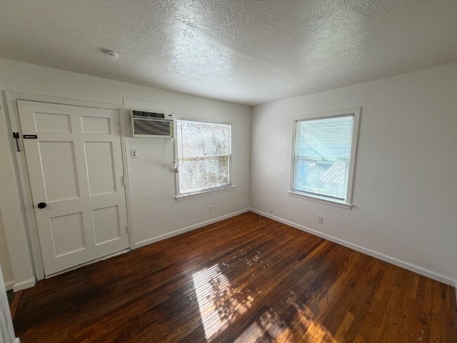 Building Photo - 1821 H St