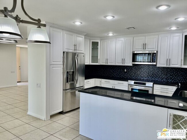 Building Photo - 2559 Whitewater Club Dr