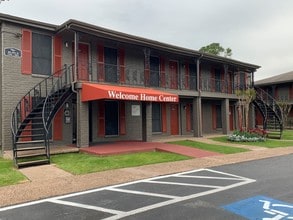 Building Photo - Willow Tree Apartments