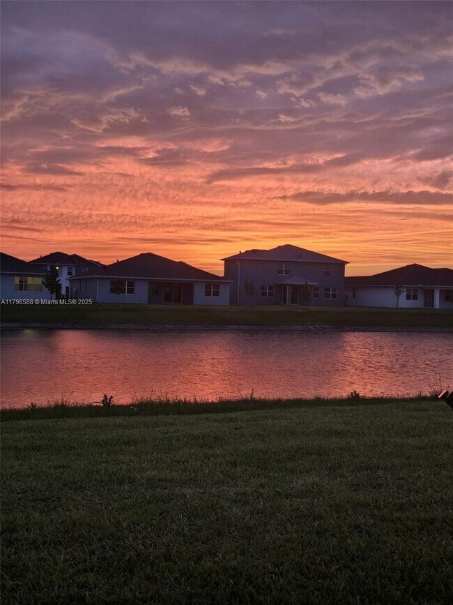 Building Photo - 10503 SW Orana Dr